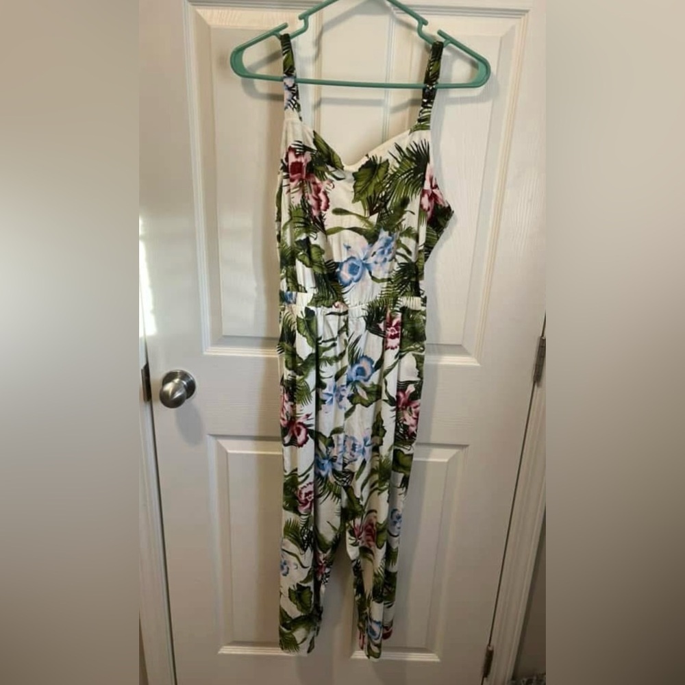 Women’s linen jumpsuit